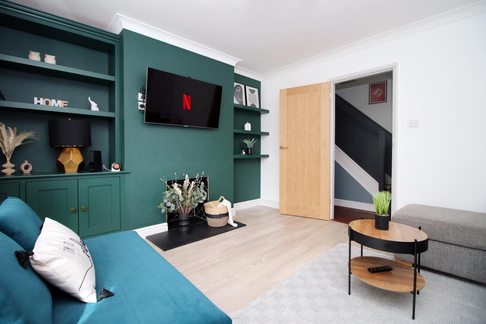 Stylish Home In Bath With Driveway Parking, 10Min From City Exterior photo