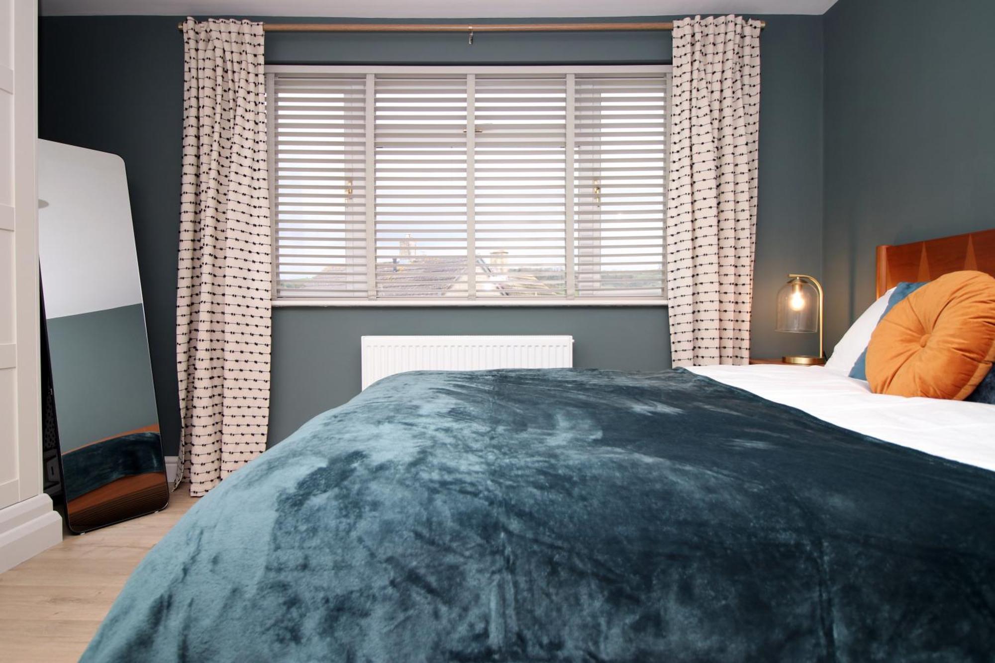 Stylish Home In Bath With Driveway Parking, 10Min From City Exterior photo