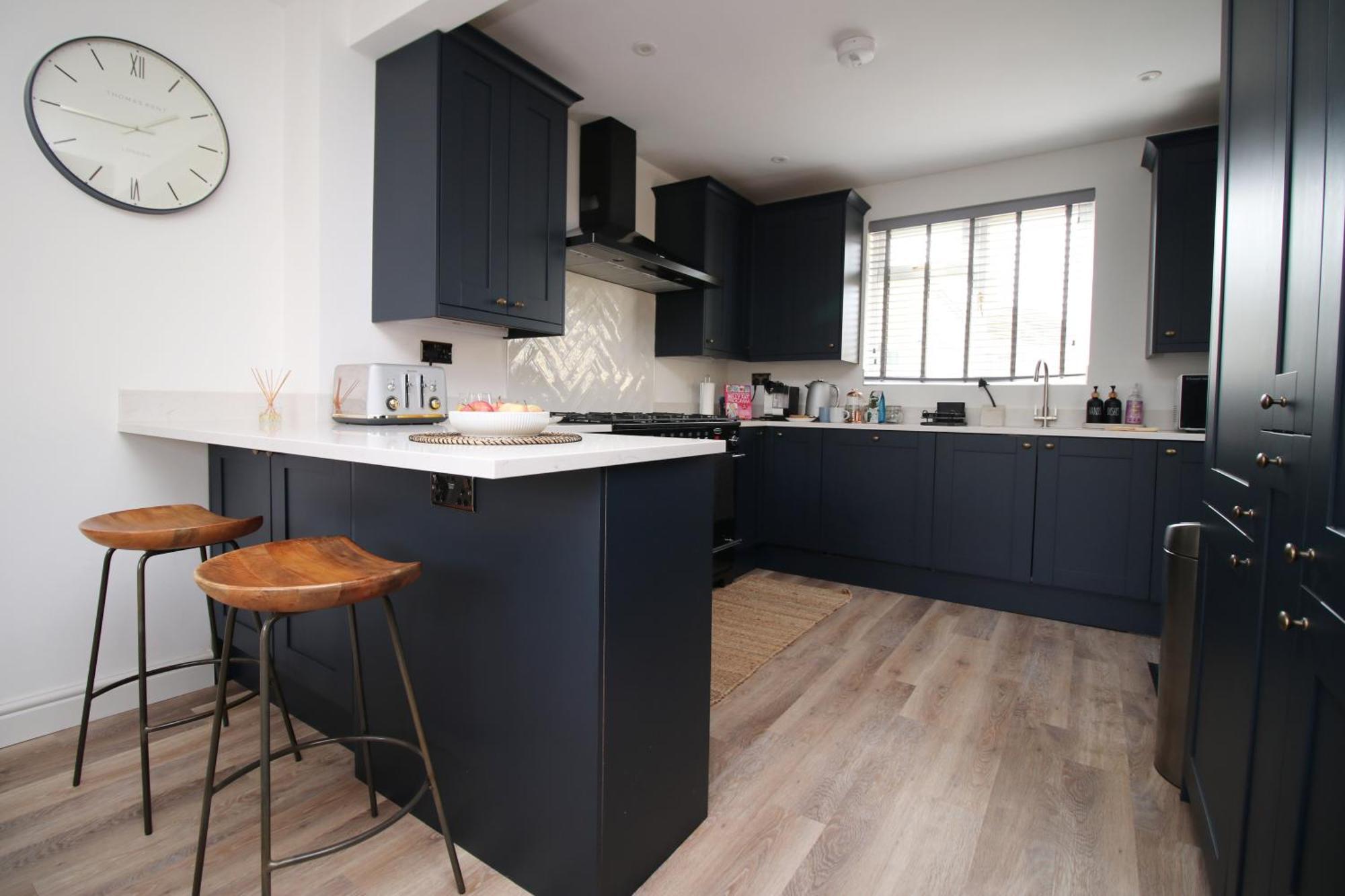 Stylish Home In Bath With Driveway Parking, 10Min From City Exterior photo